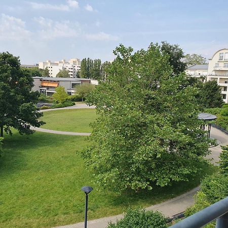 Appartement Residentiel Au Vert Et Au Frais Монтиньи-ле-Бретонё Экстерьер фото