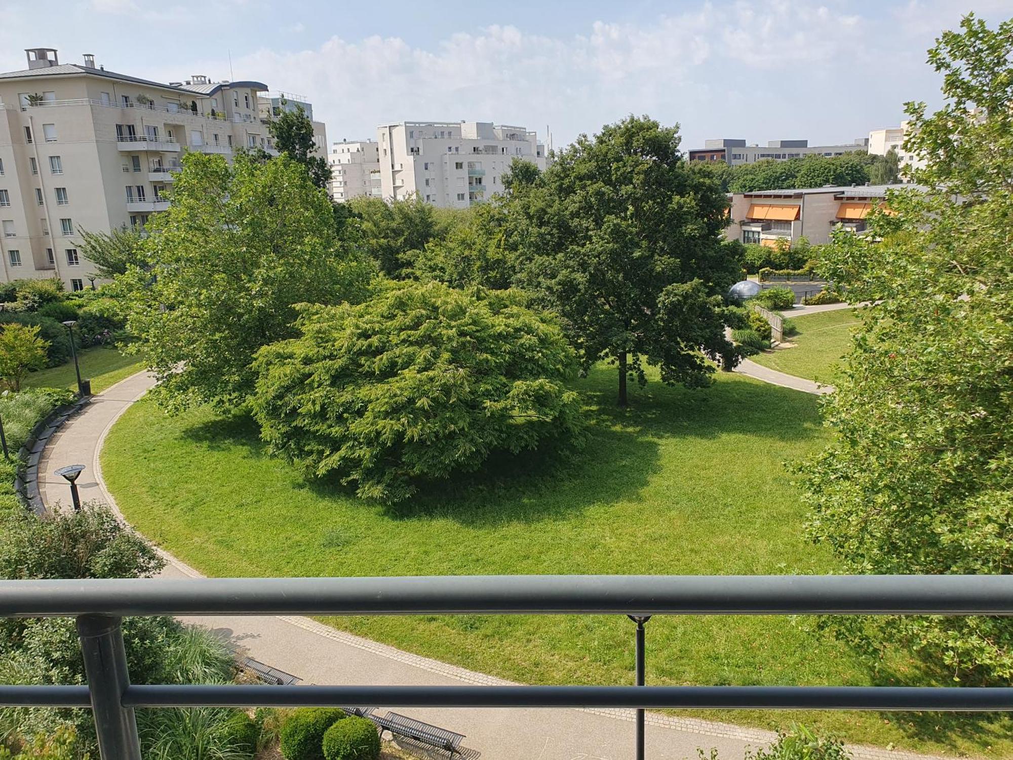 Appartement Residentiel Au Vert Et Au Frais Монтиньи-ле-Бретонё Экстерьер фото