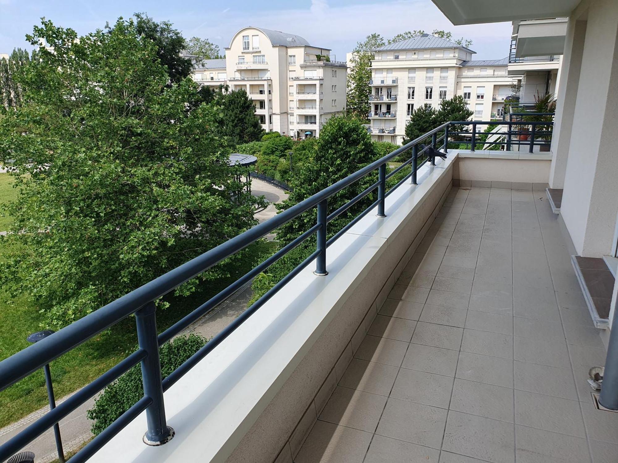 Appartement Residentiel Au Vert Et Au Frais Монтиньи-ле-Бретонё Экстерьер фото