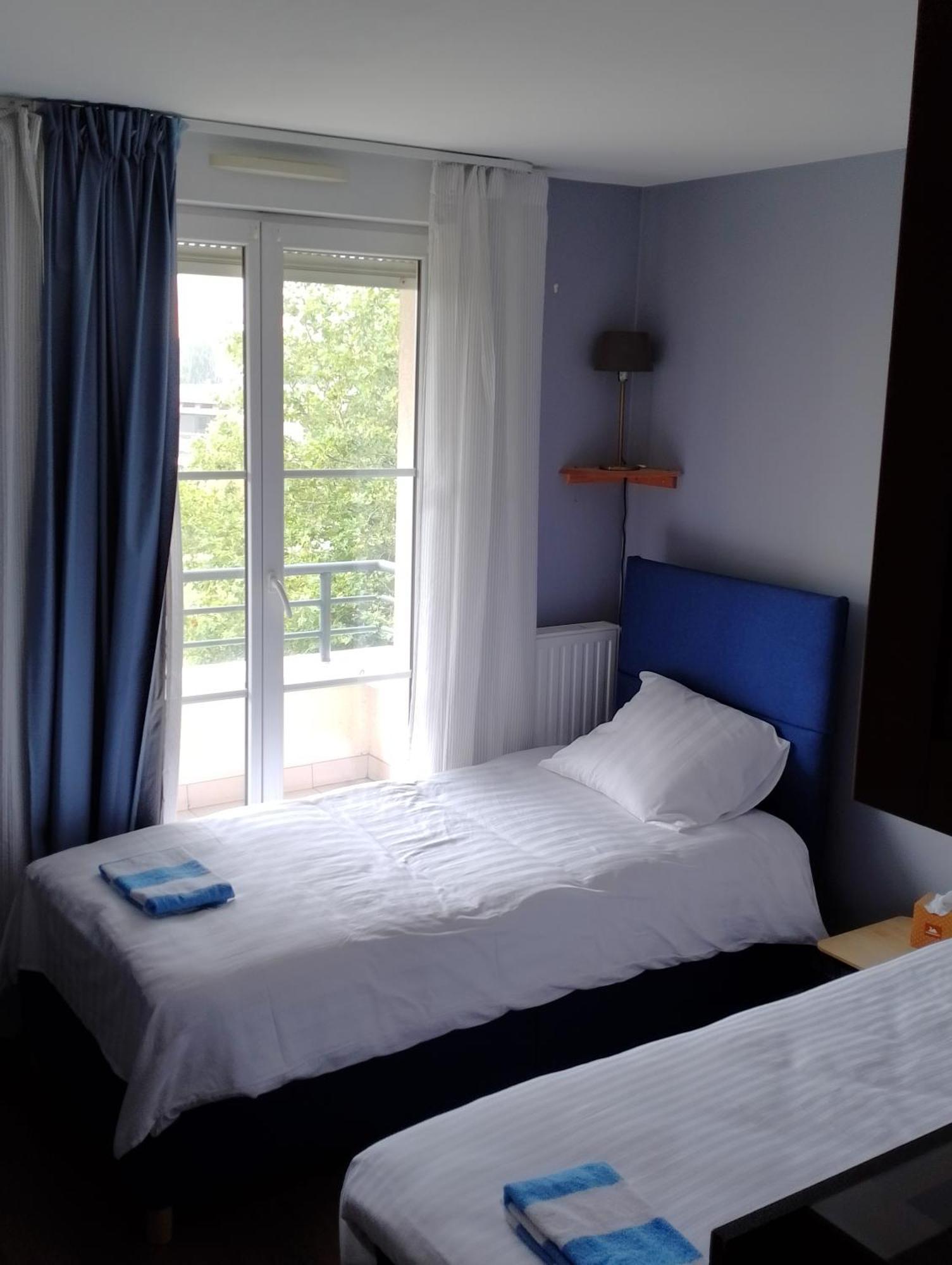Appartement Residentiel Au Vert Et Au Frais Монтиньи-ле-Бретонё Экстерьер фото
